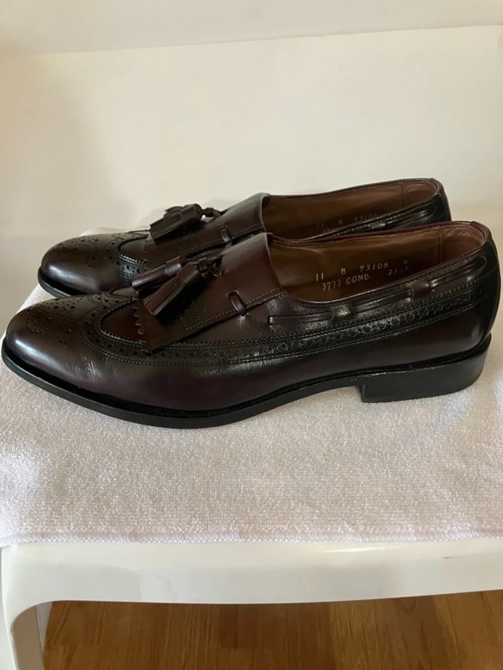 Allen Edmonds Men’s Arlington 11B Burgundy Leather w/Tassels Slip on Loafers